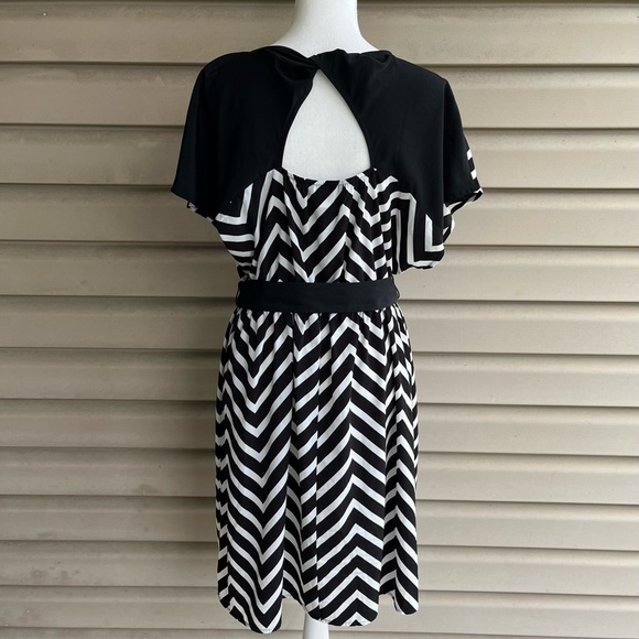•Lane Bryant• Chevron Print Keyhole Back Dress - Size 14/16 - Picture 2 of 9